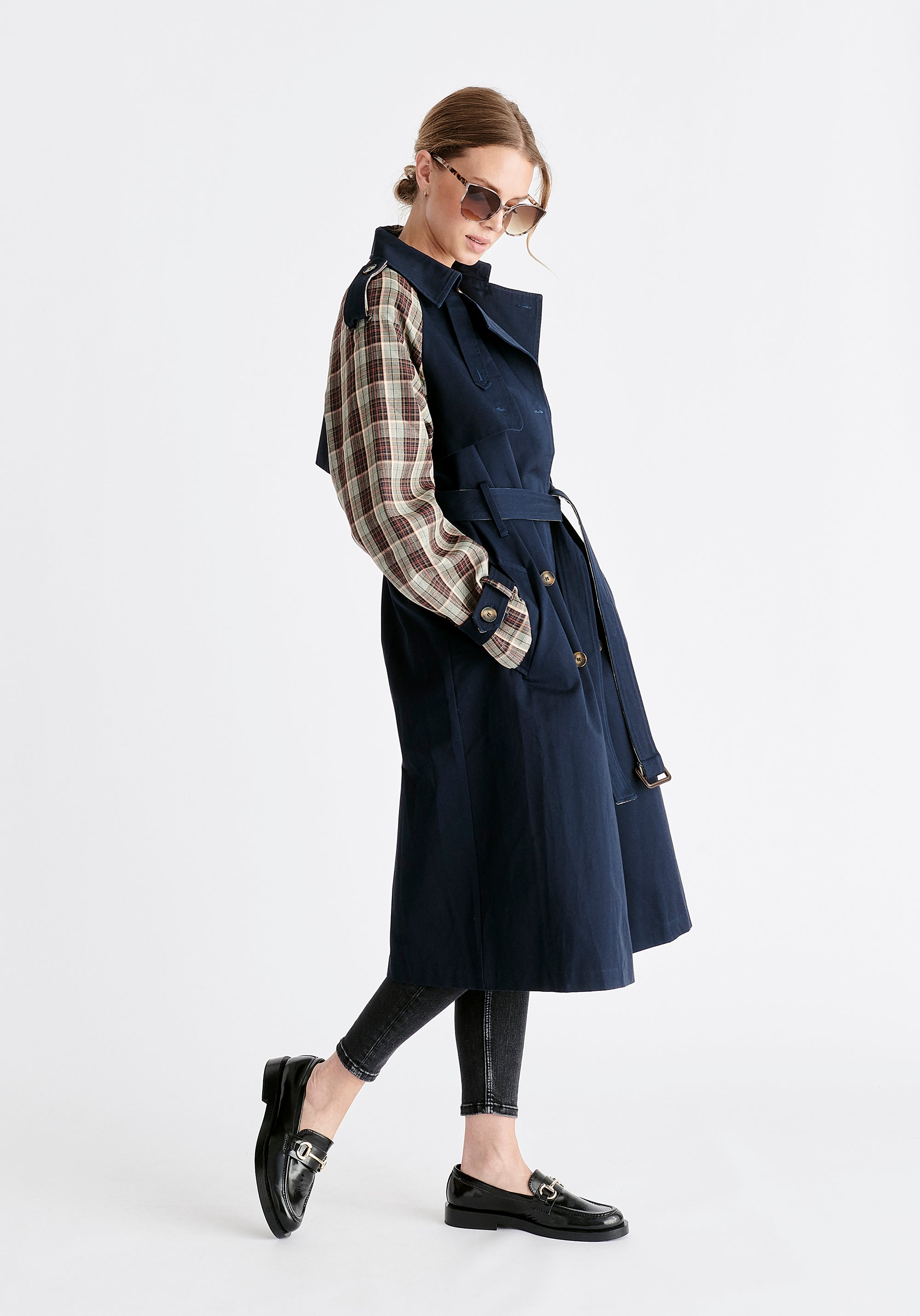Paisie Plaid Trench Coat in Navy Side