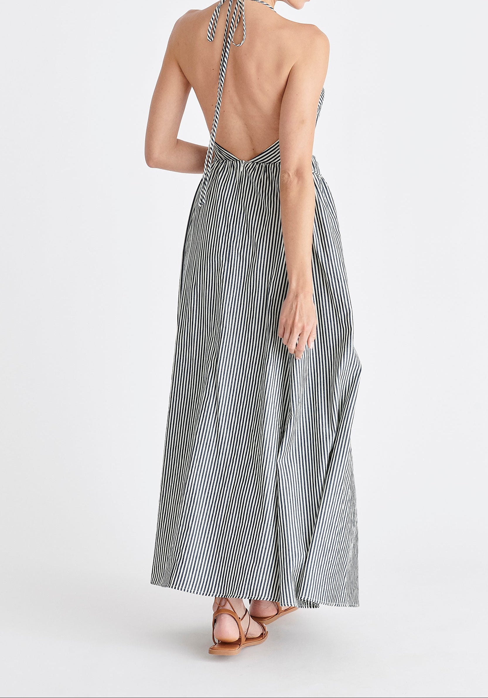 Open Back Maxi Dress in Navy and White | Dresses Paisie Open Back Maxi Dress in Navy and White | Dresses Paisie
