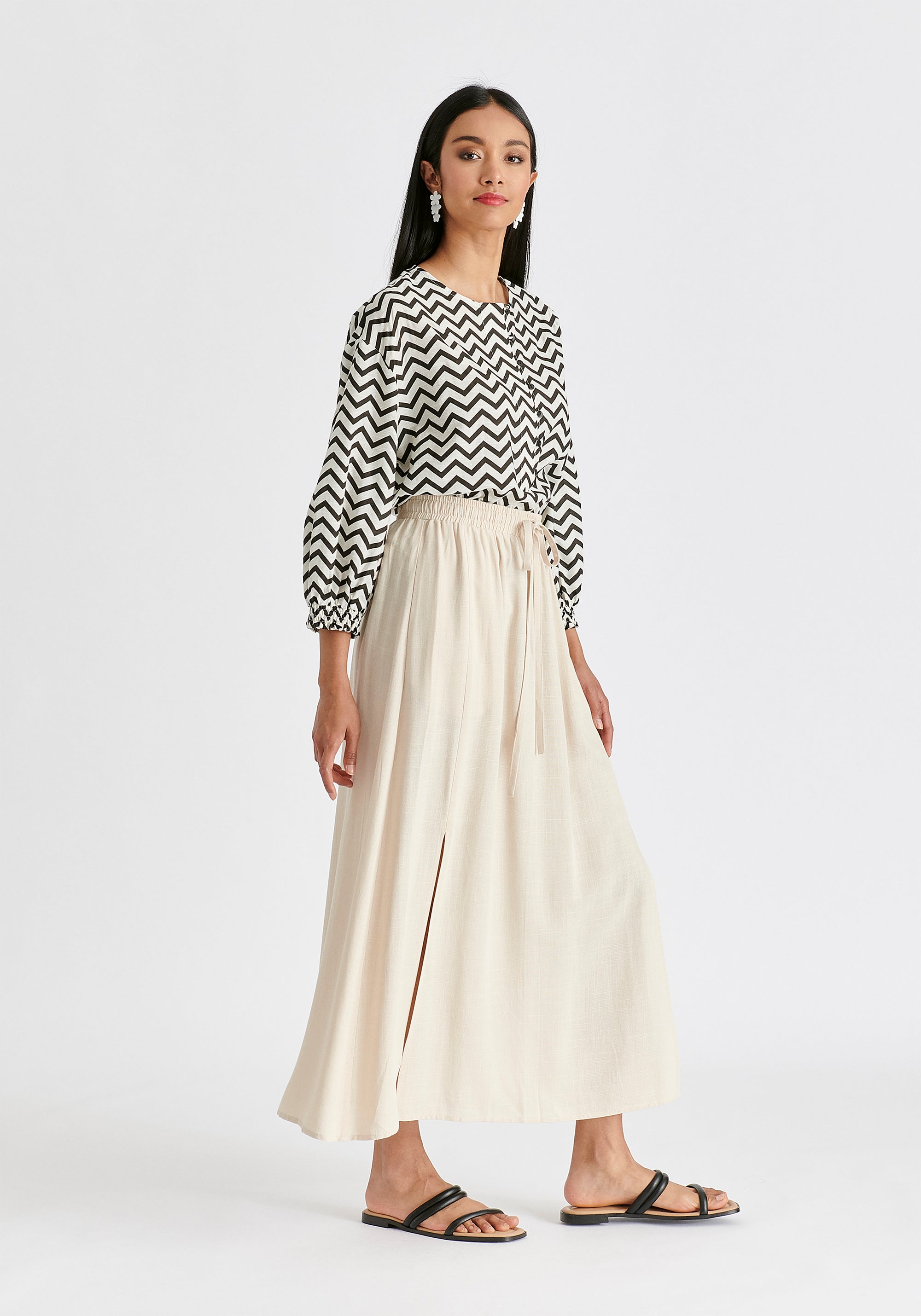 Buttoned Mid Sleeve Top in Zigzag Pattern in White and Black Side