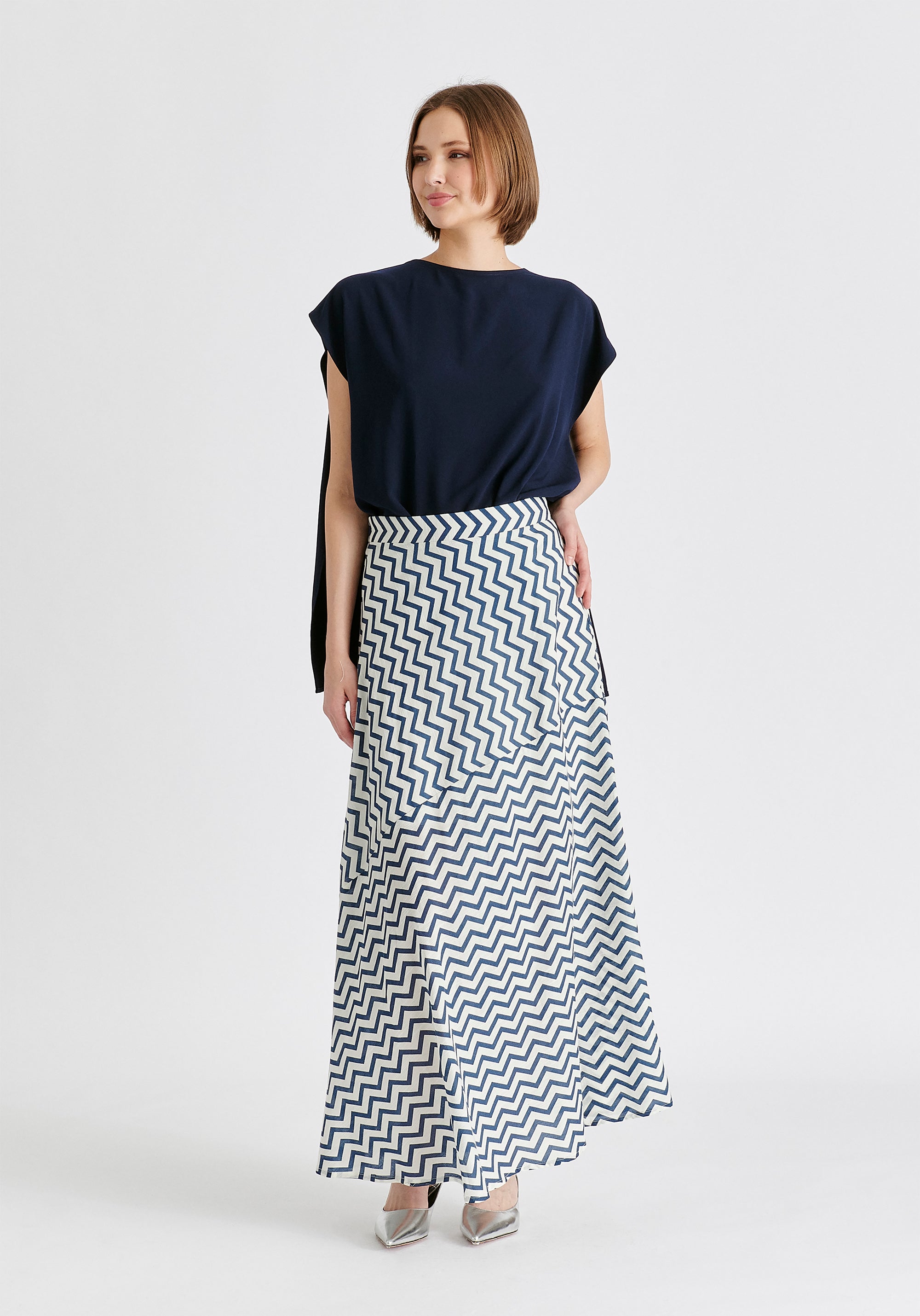 Maxi Skirt in Zigzag Pattern in White and Blue 