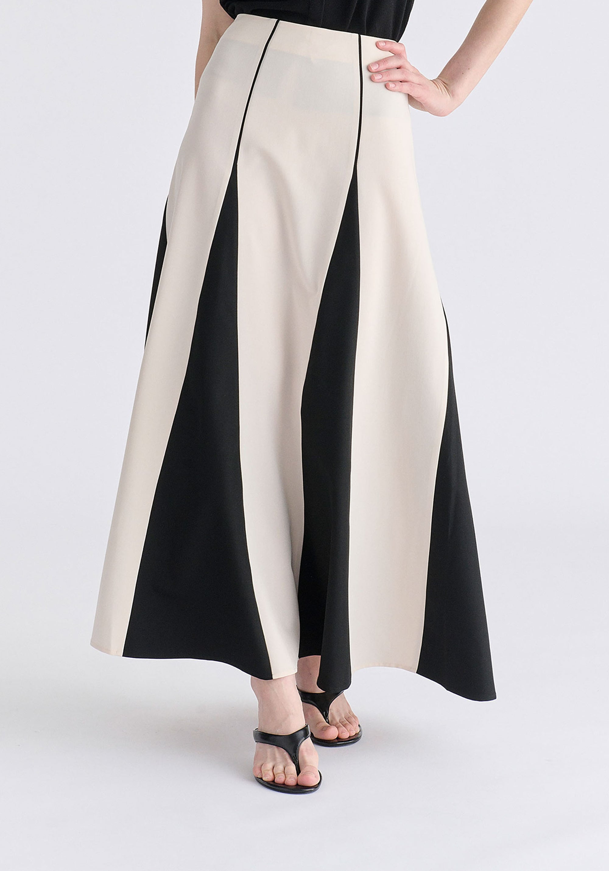 Contrast Details Maxi Skirt