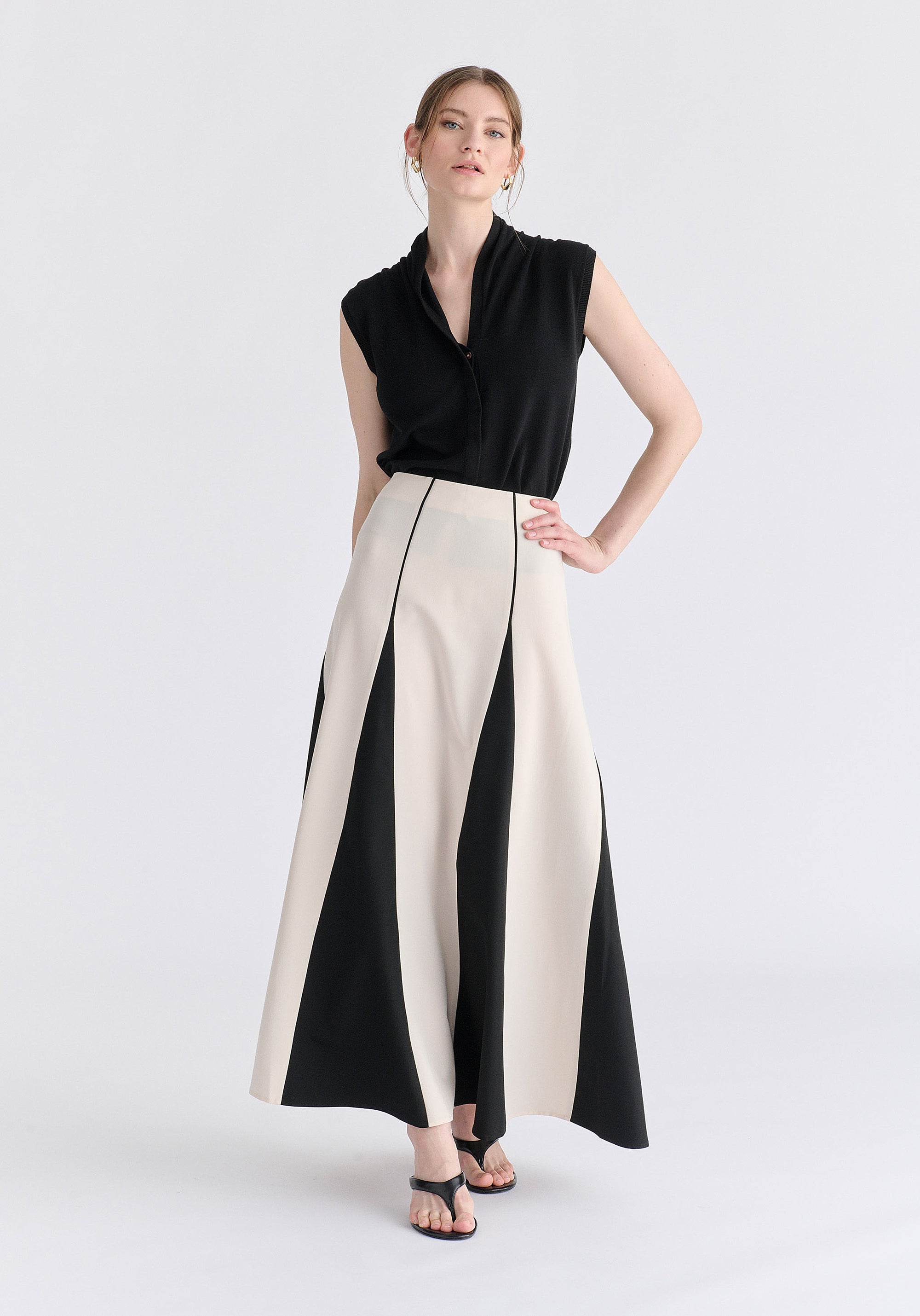 Contrast Details Maxi Skirt