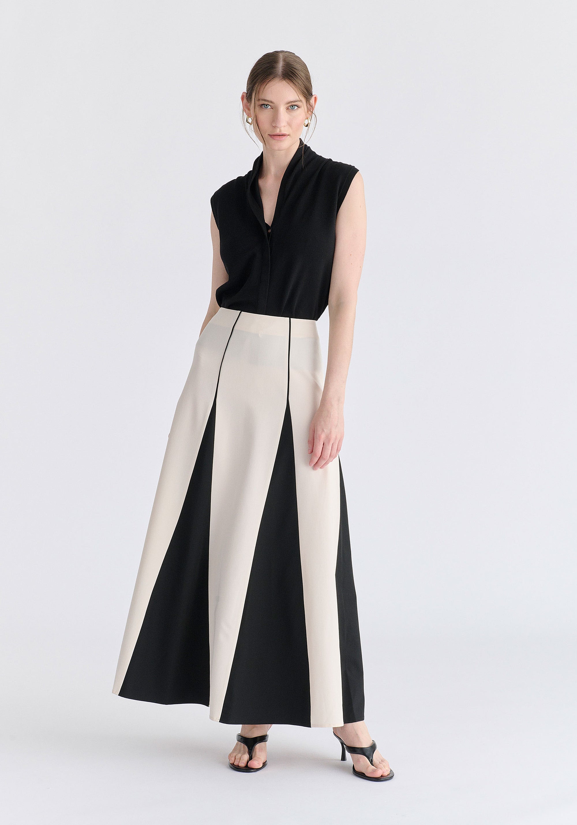 Contrast Details Maxi Skirt