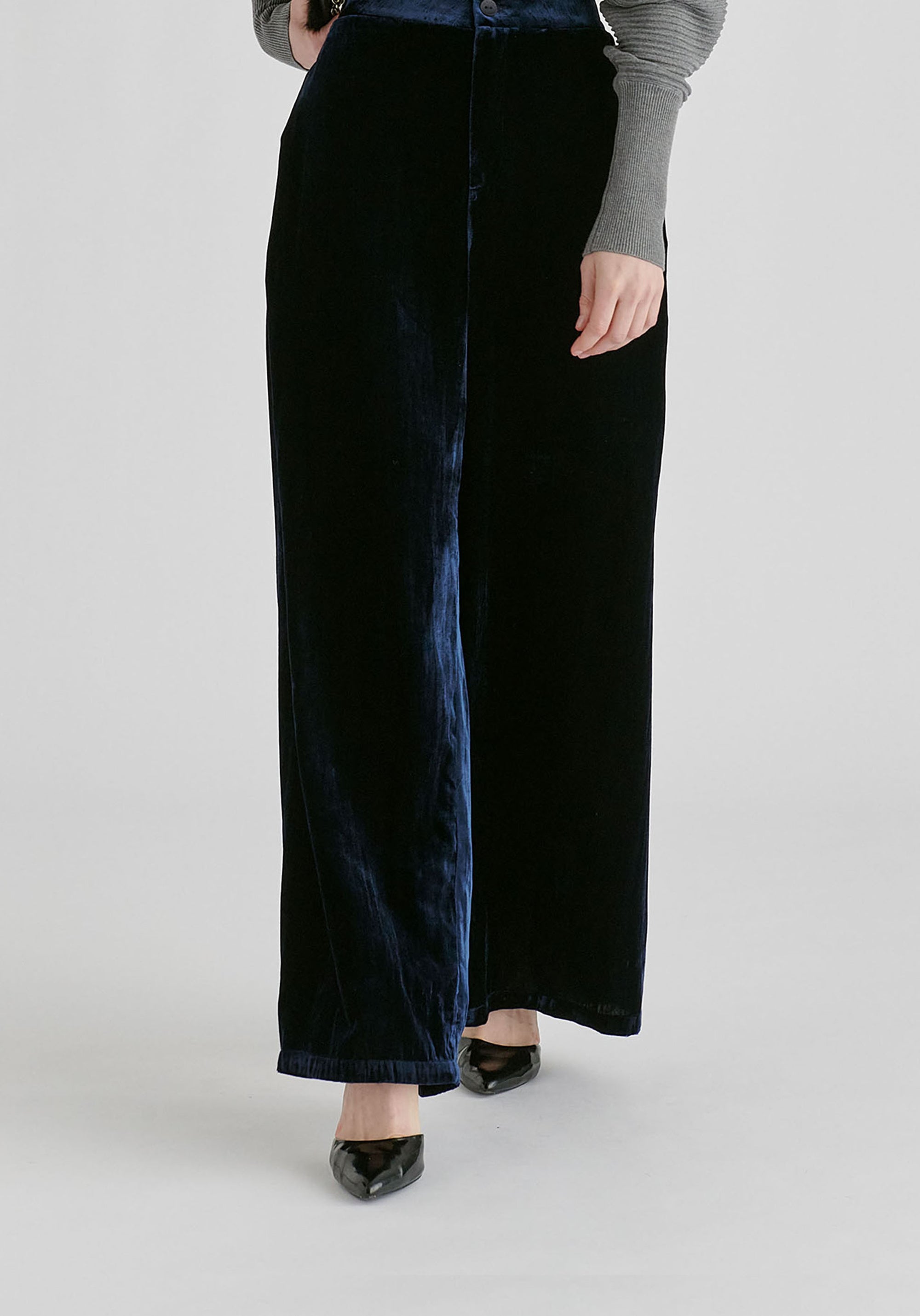 Velvet Wide-Leg Trousers with Separate Elastic Ankle Bands in Navy Closeup