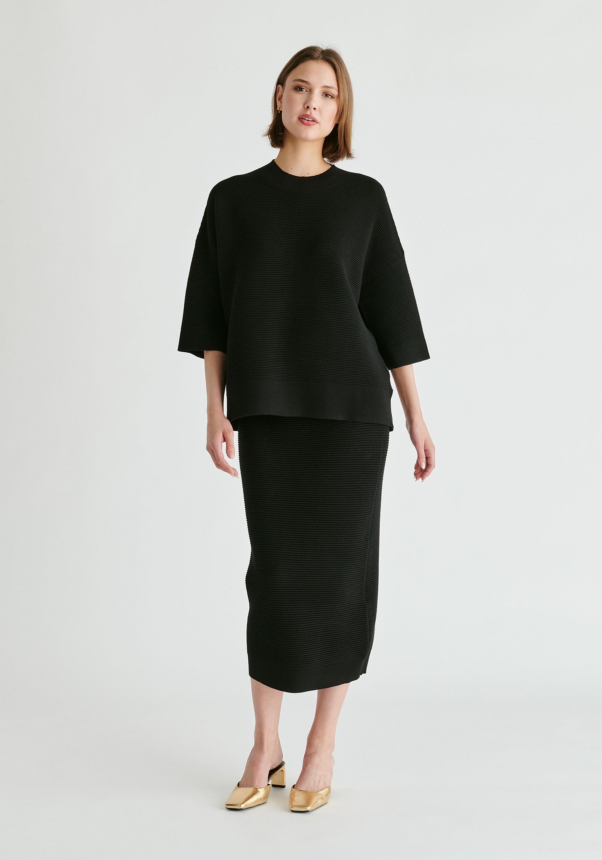 Ribbed Midi Skirt in Black Front