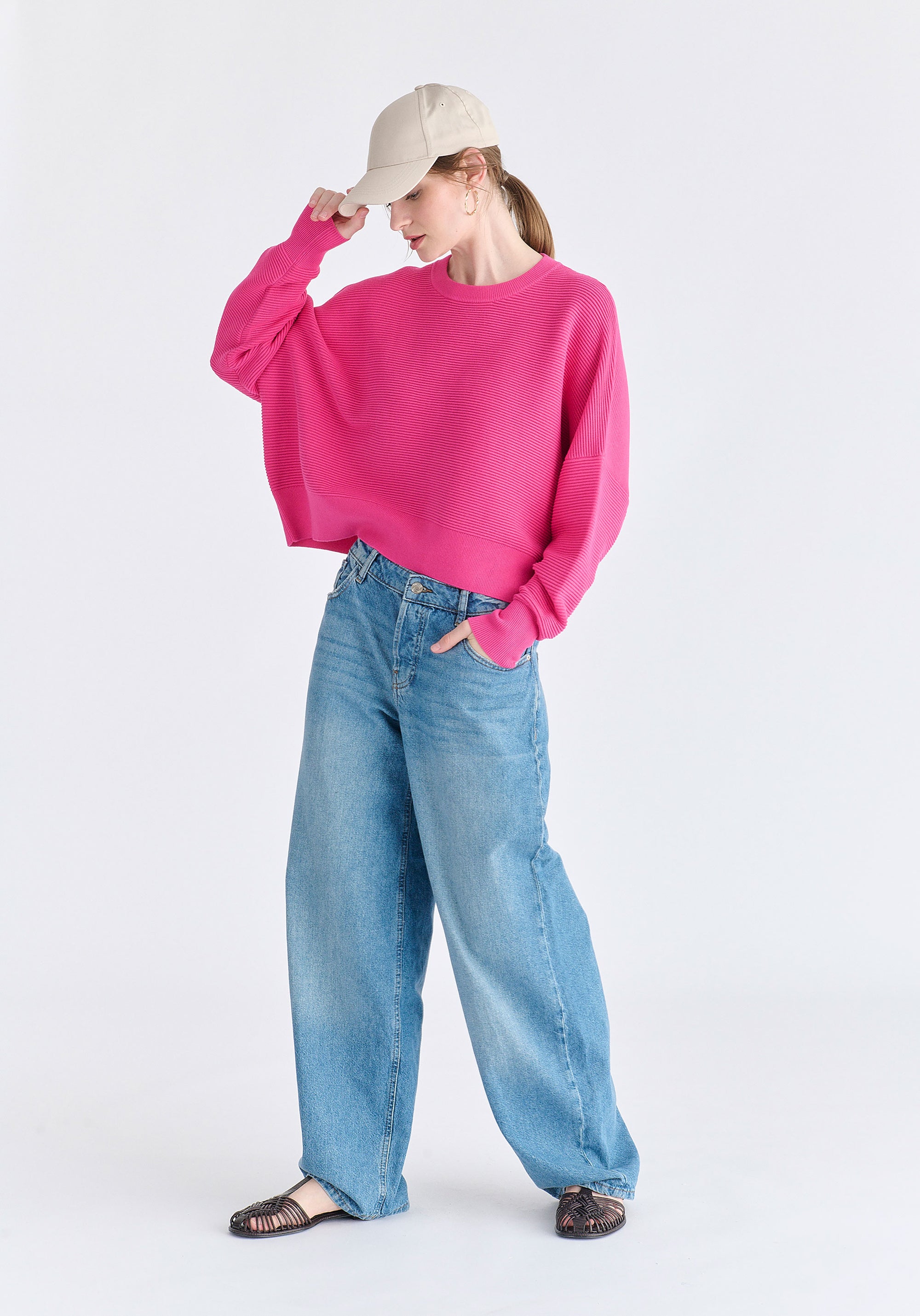 Cropped Ribbed Jumper in Hot Pink Side