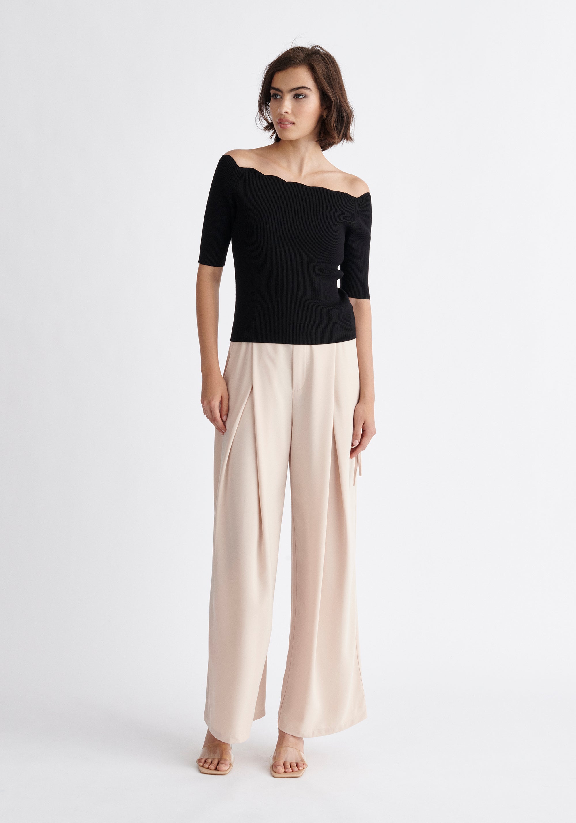 Paisie Scallop Neck Top in Black