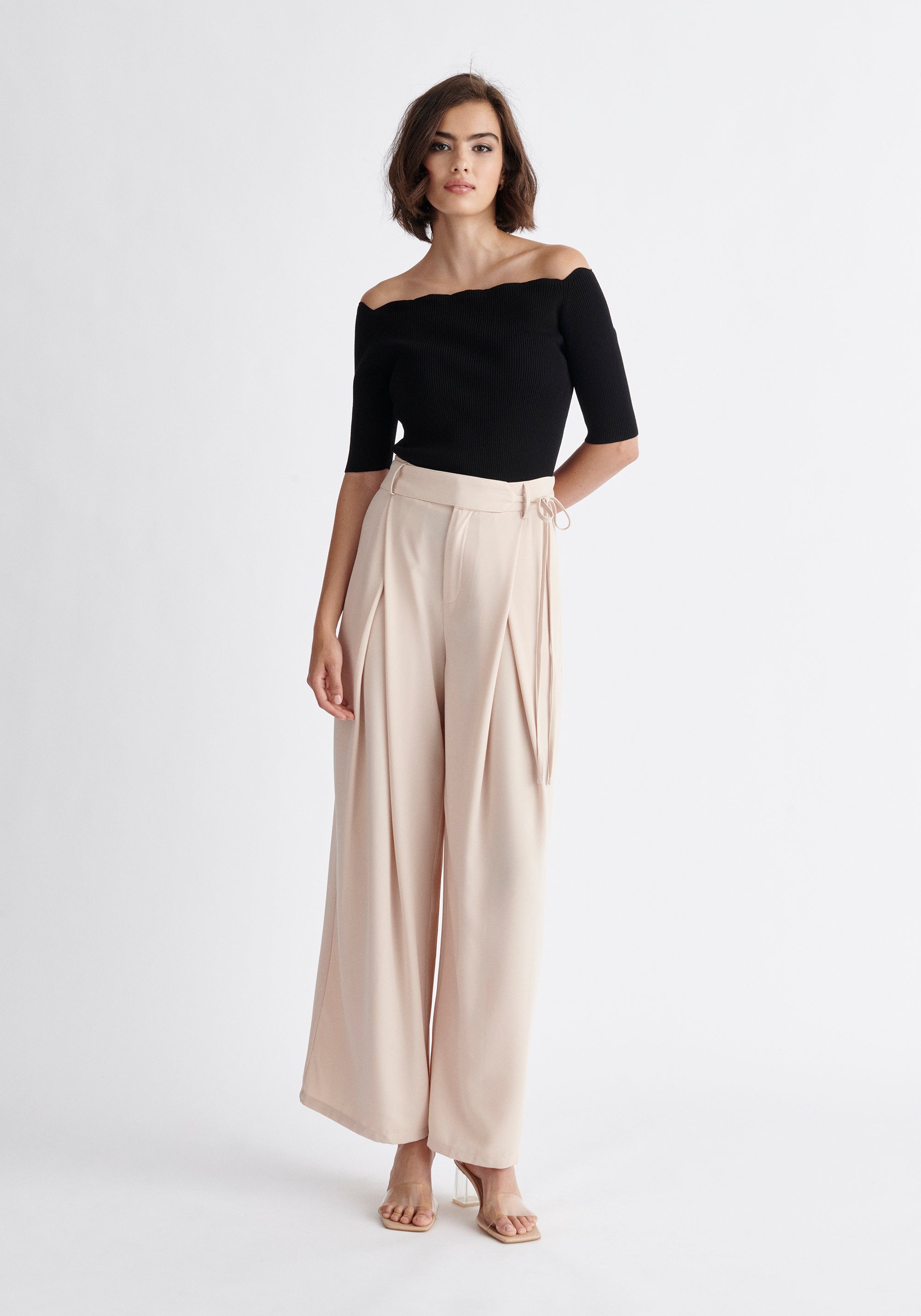 Paisie Scallop Neck Top in Black