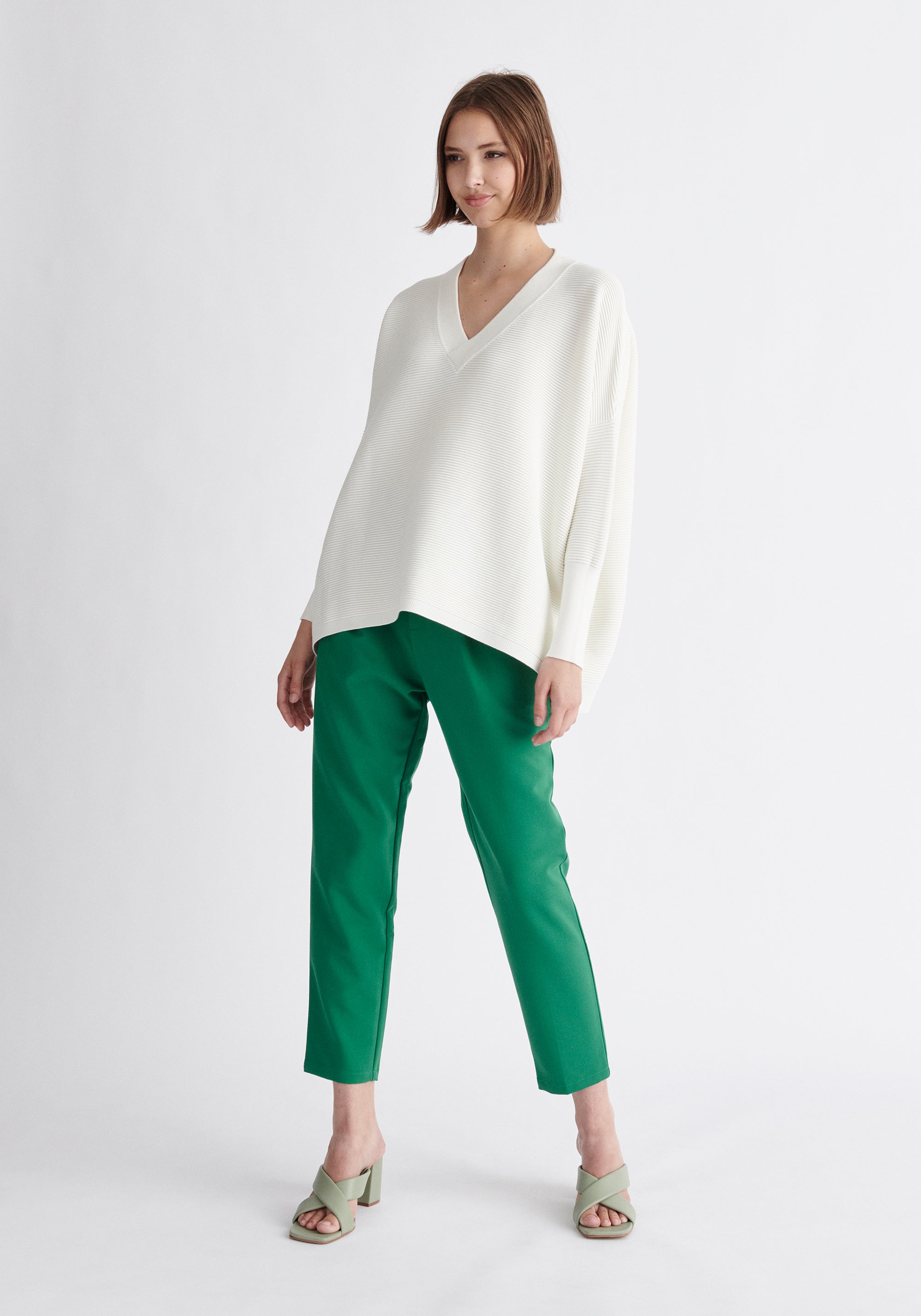 Paisie V-Neck Ribbed Jumper in White